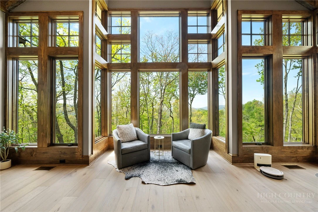 Image number 5 for the current listing