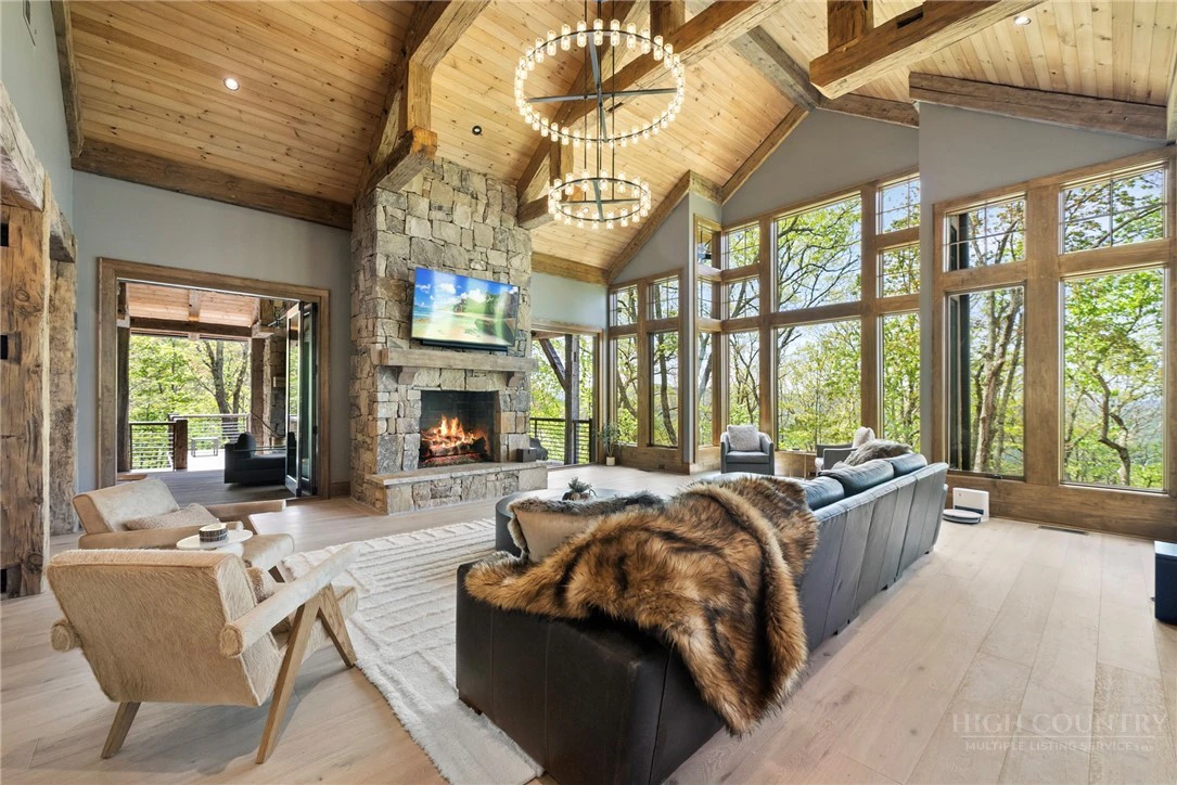 Image number 12 for the current listing