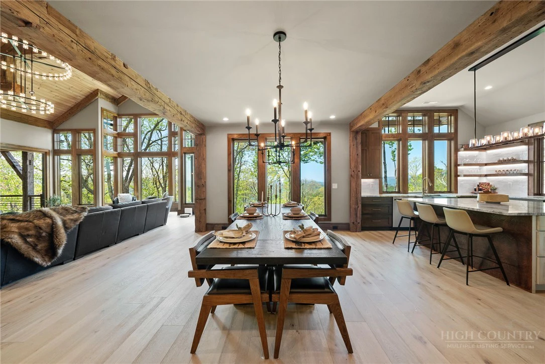 Image number 4 for the current listing