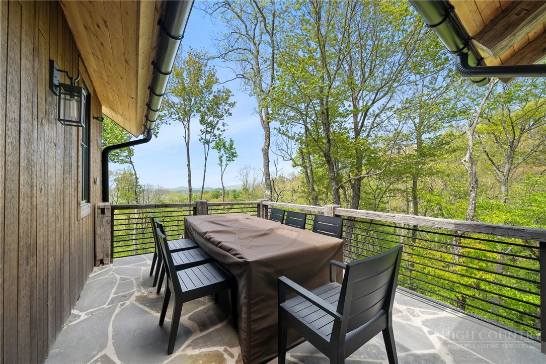 Image number 19 for the current listing