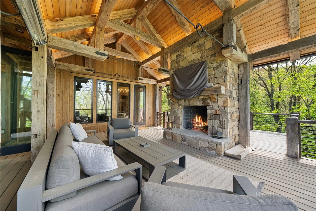 Image number 21 for the current listing