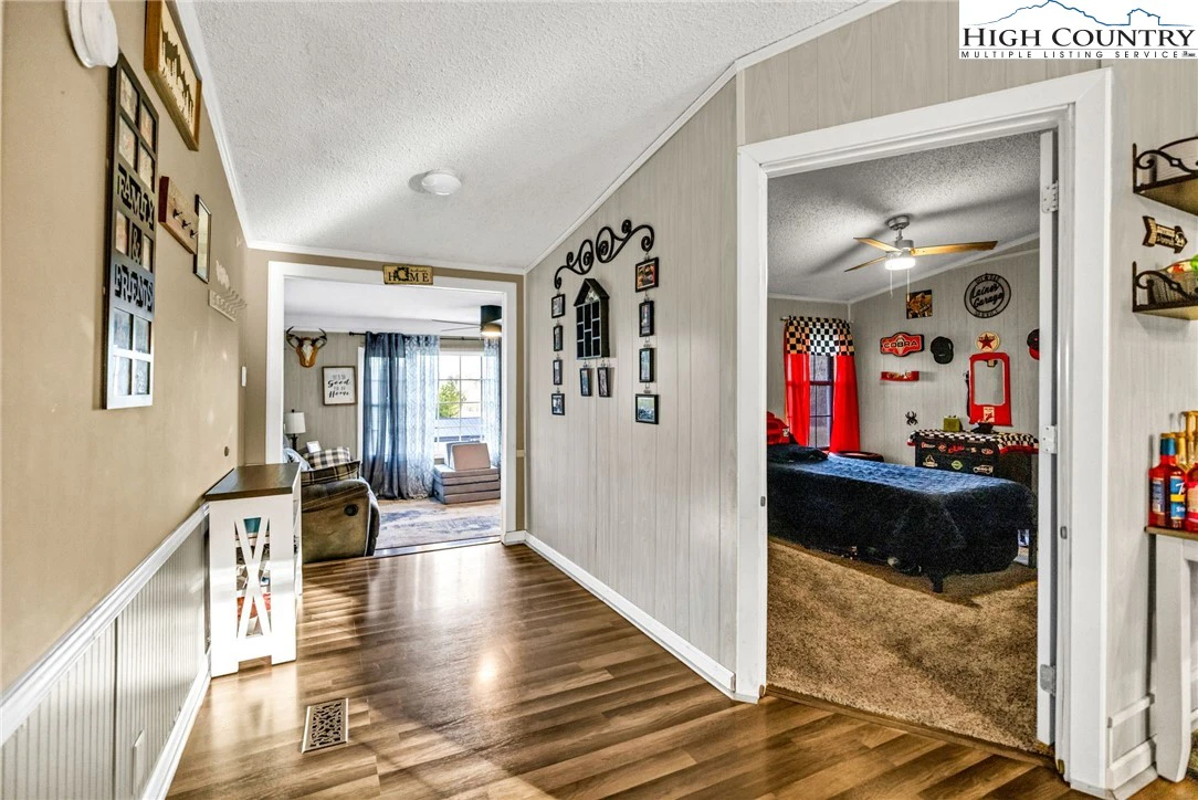 Image number 7 for the current listing