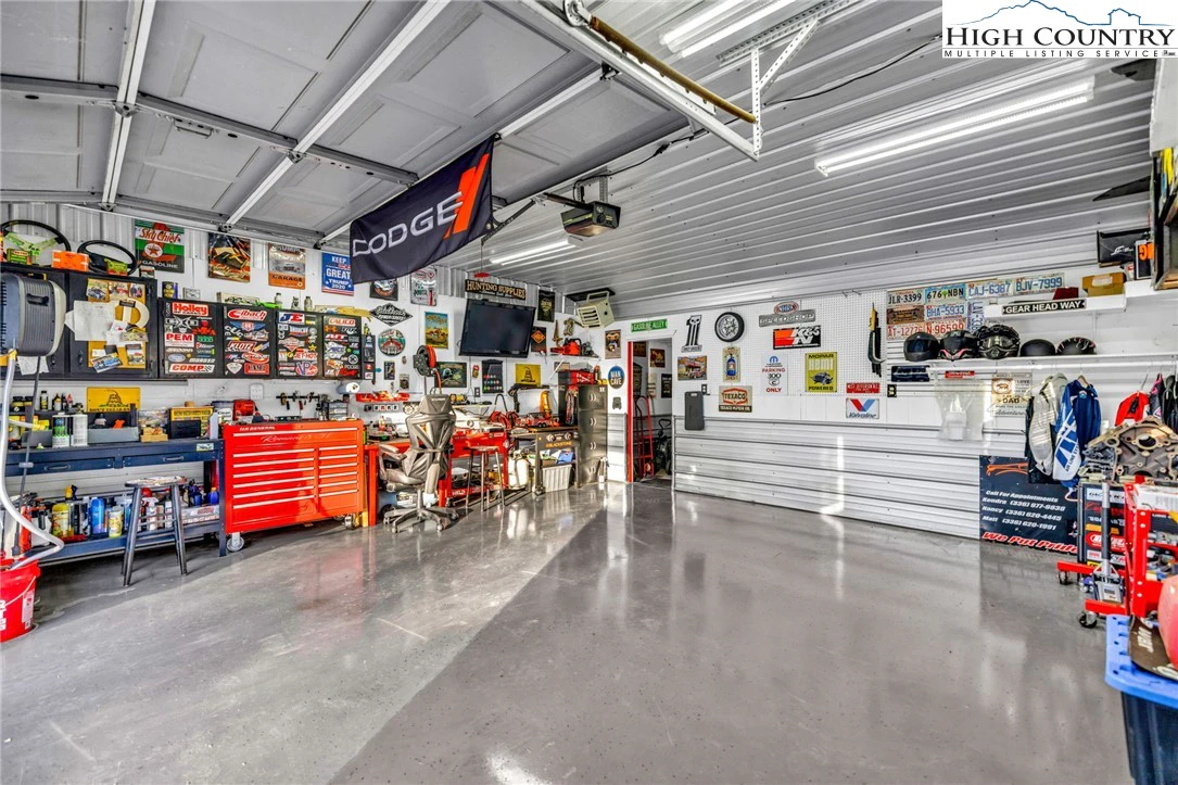 Image number 14 for the current listing