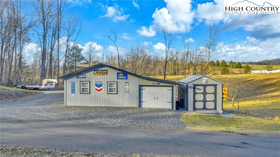 Image number 13 for the current listing
