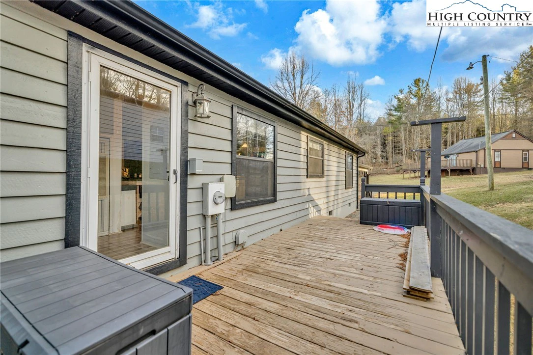 Image number 17 for the current listing