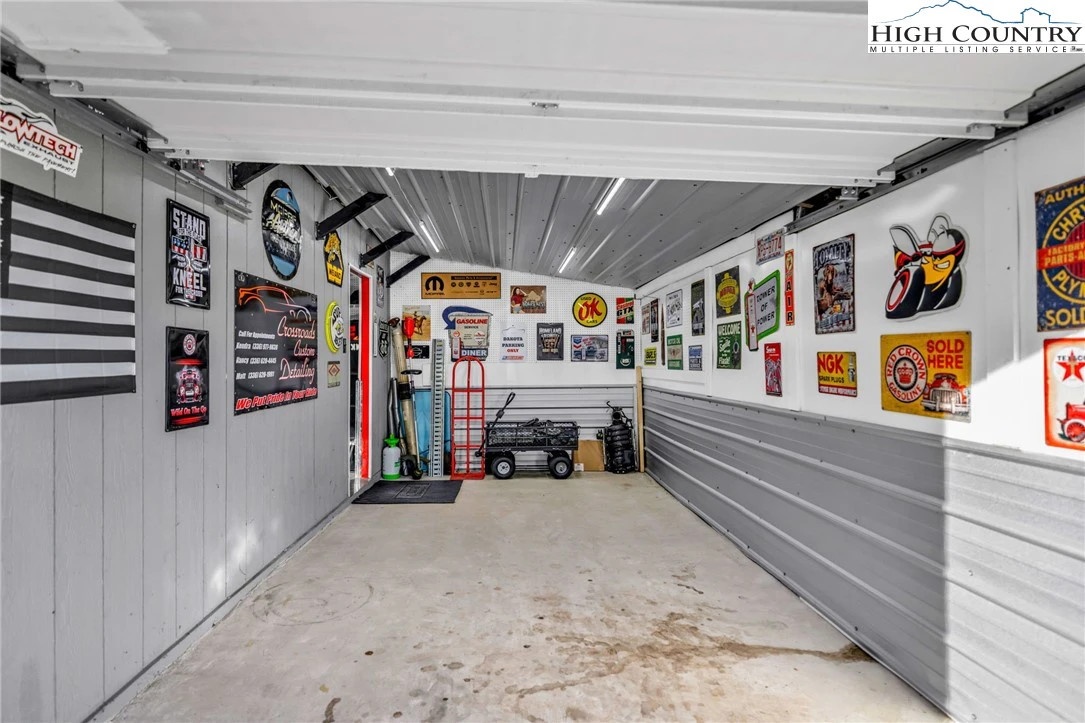 Image number 15 for the current listing
