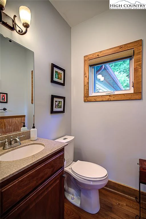 Image number 2 for the current listing