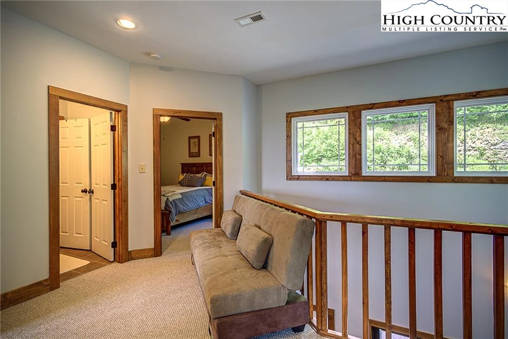 Image number 14 for the current listing