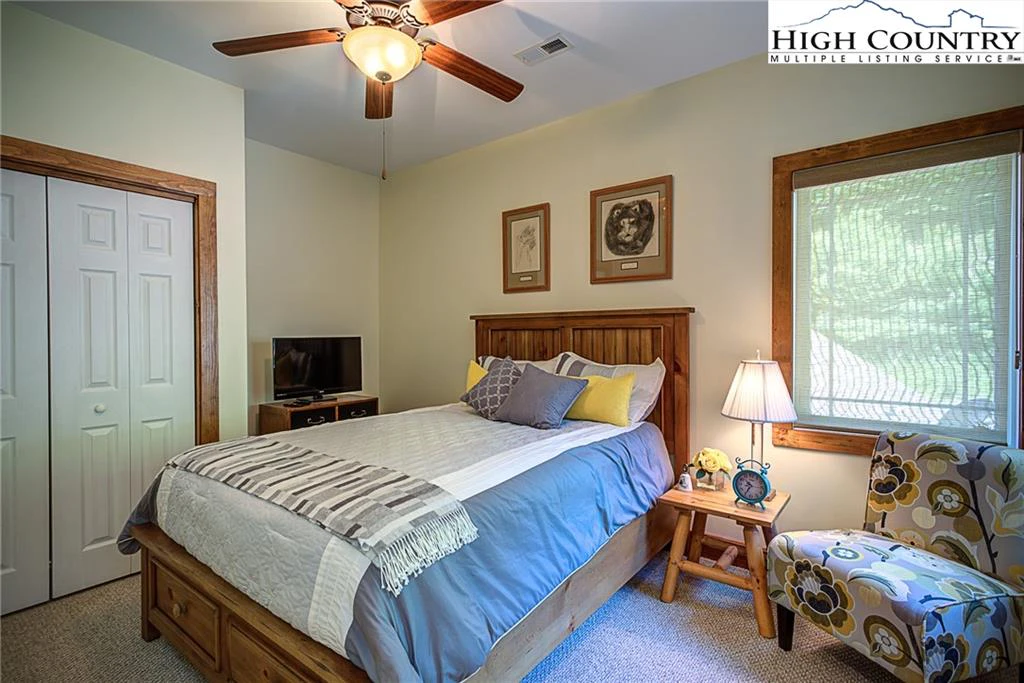 Image number 12 for the current listing