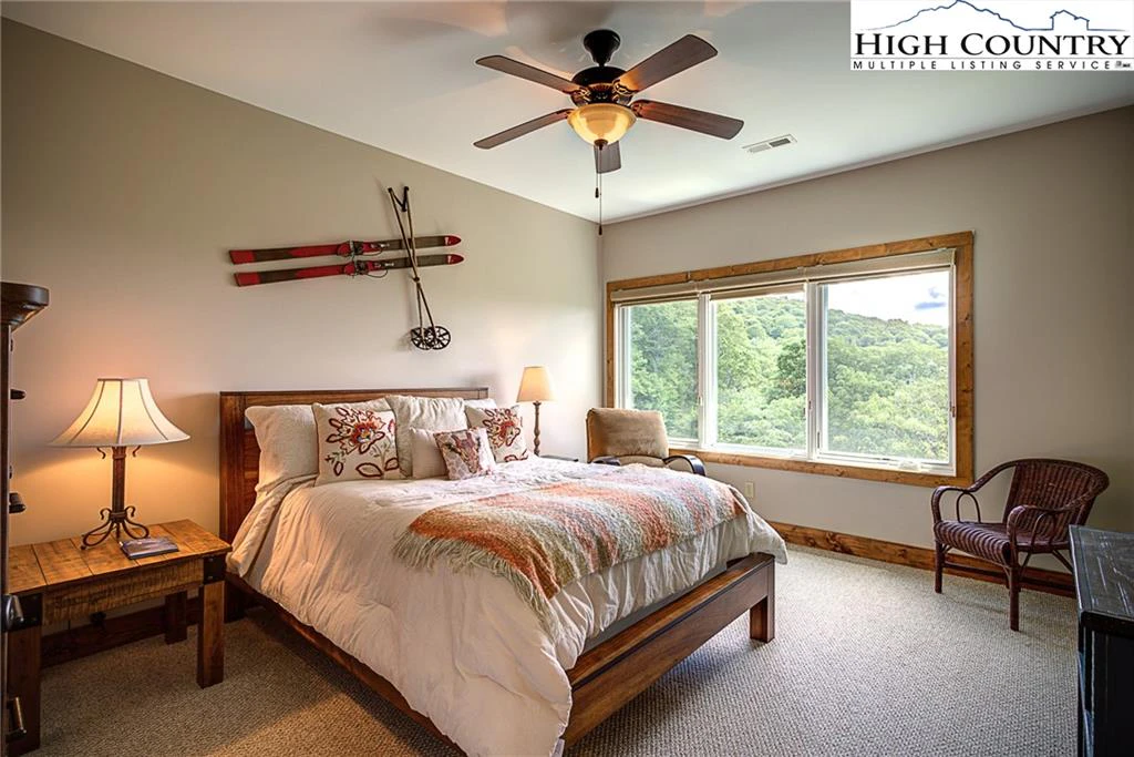 Image number 11 for the current listing