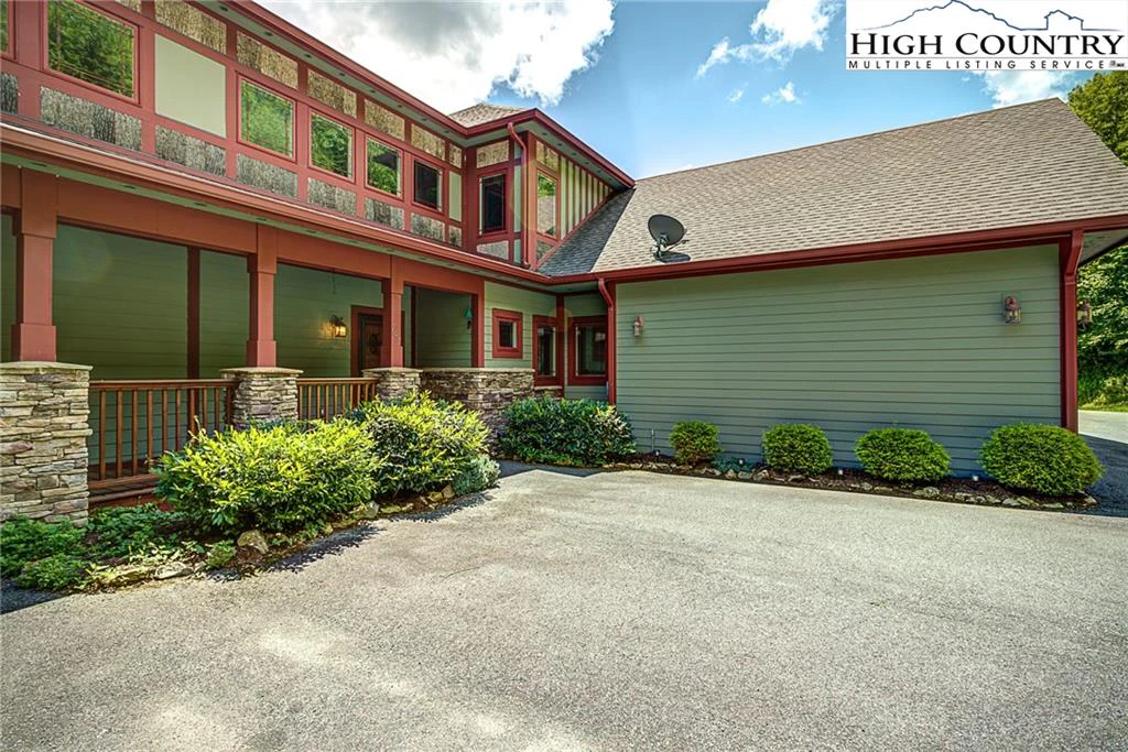 Image number 4 for the current listing