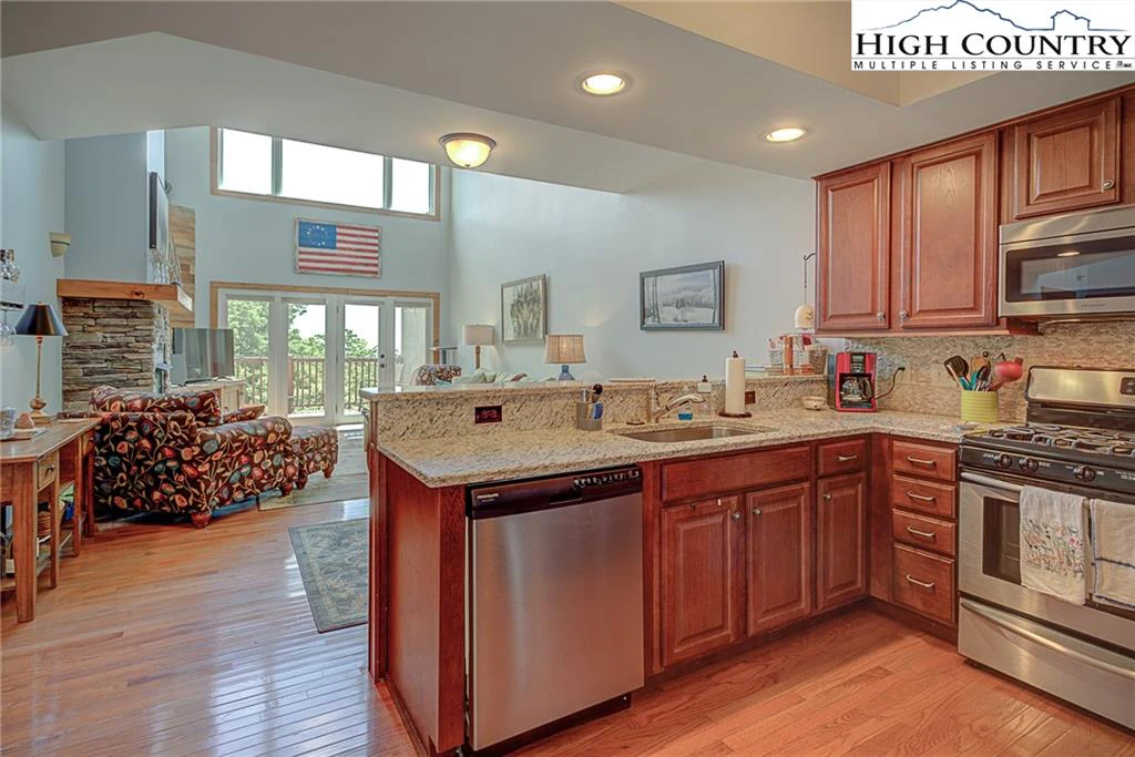 Image number 21 for the current listing