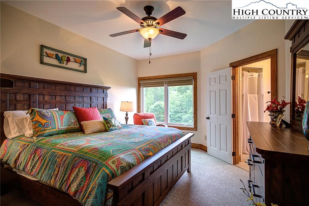 Image number 19 for the current listing