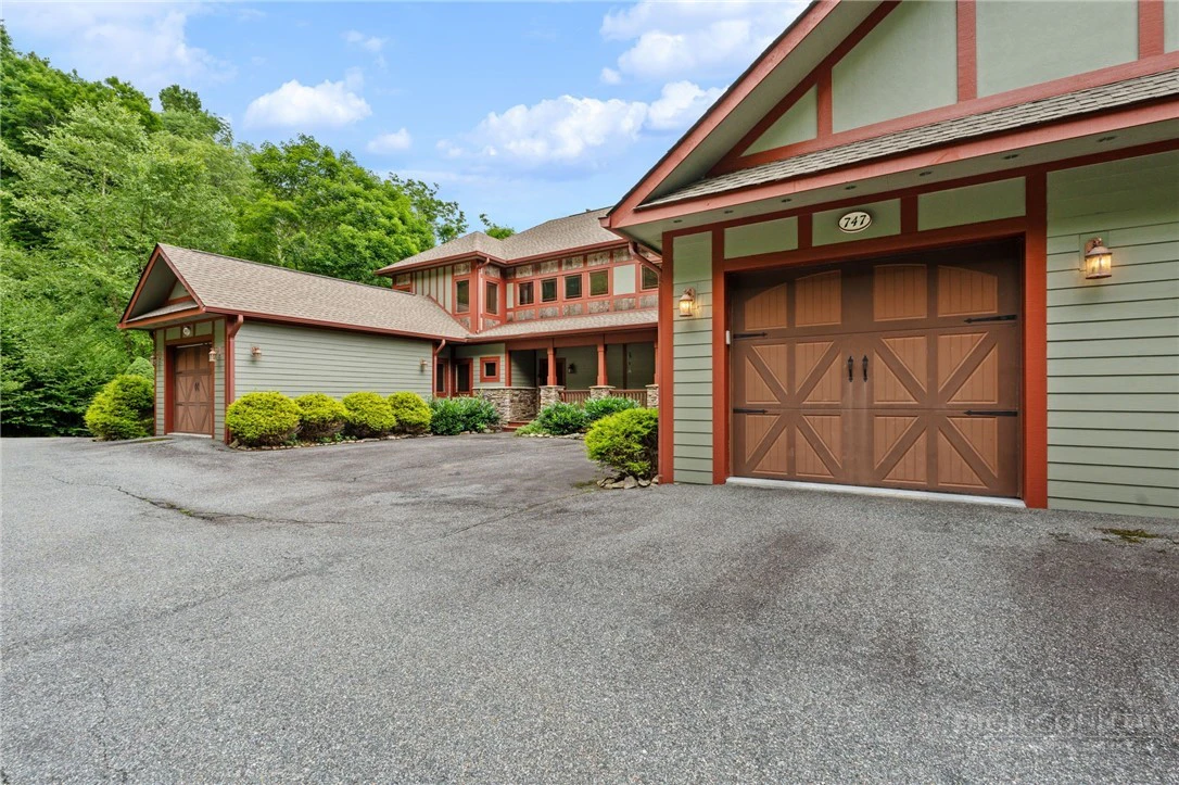 Image number 5 for the current listing
