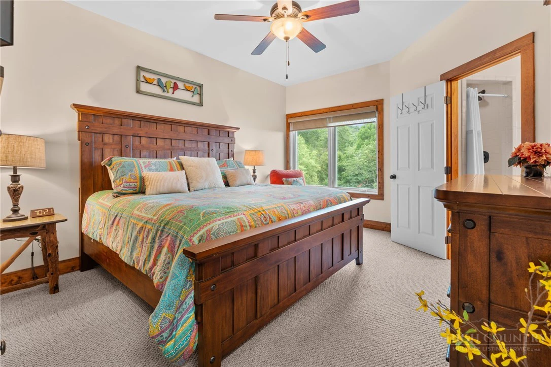 Image number 20 for the current listing