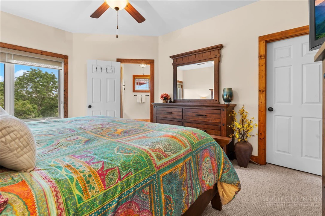 Image number 21 for the current listing