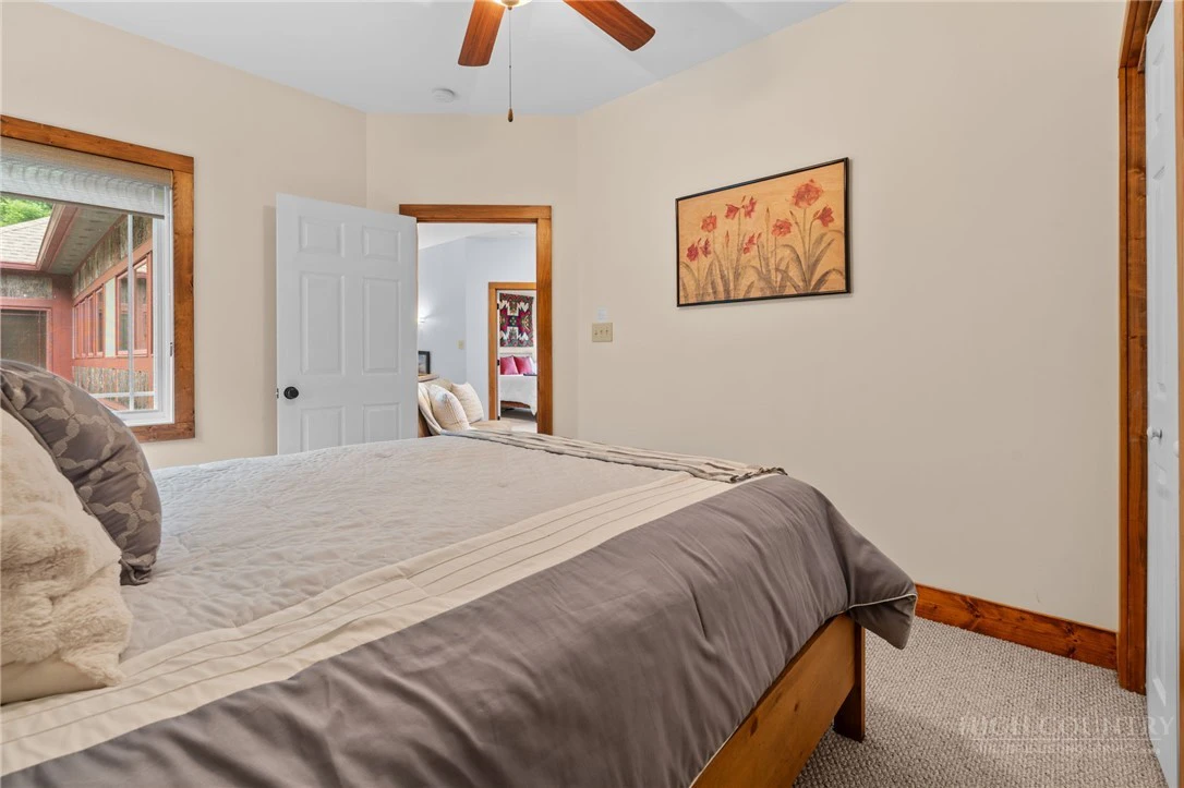 Image number 32 for the current listing