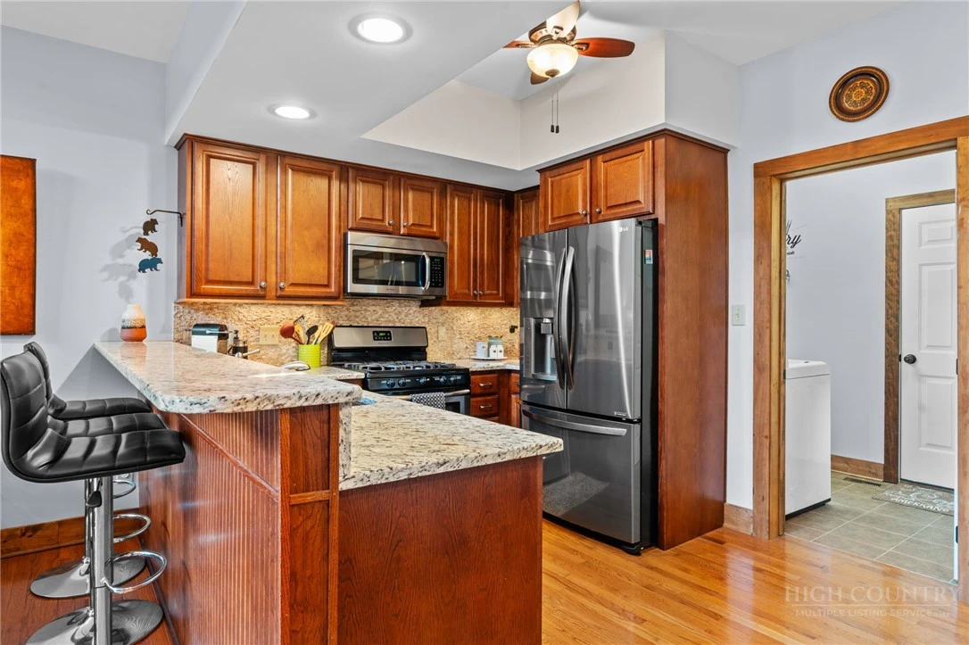 Image number 14 for the current listing