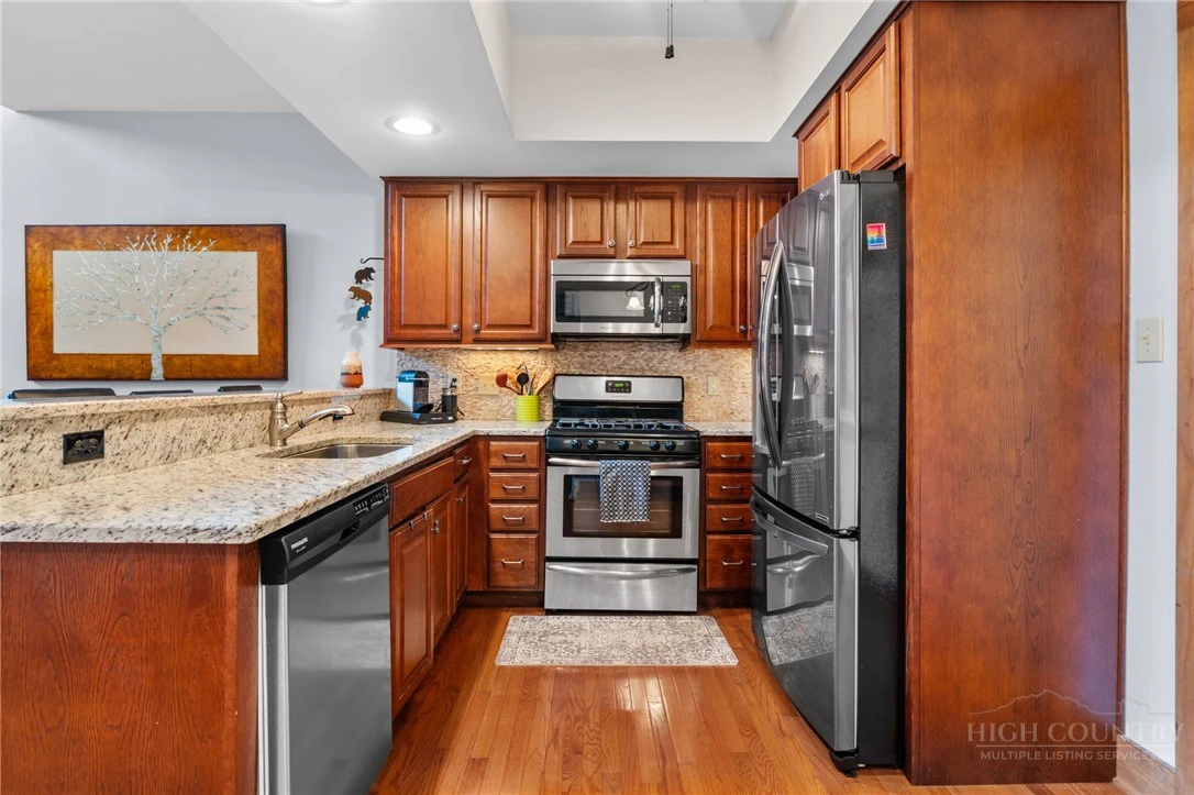Image number 15 for the current listing