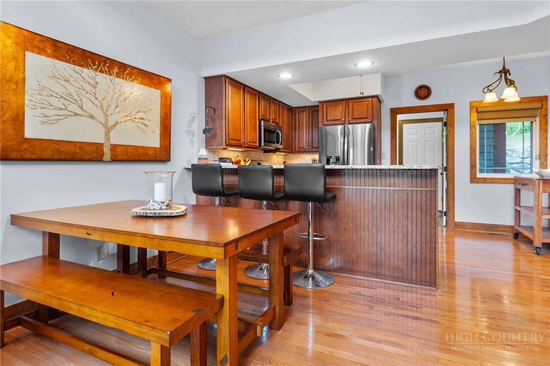 Image number 13 for the current listing