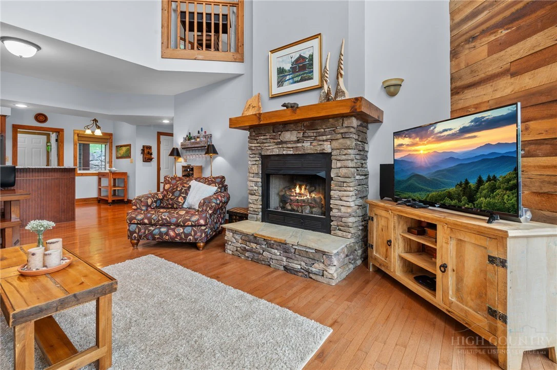 Image number 10 for the current listing