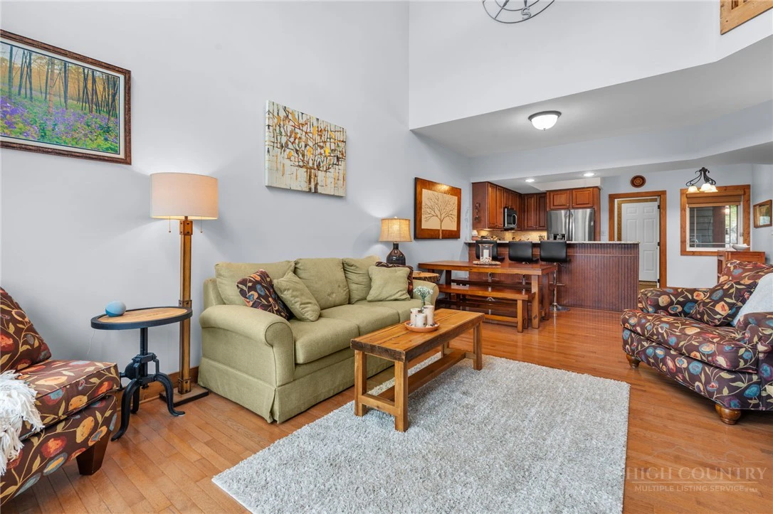 Image number 11 for the current listing