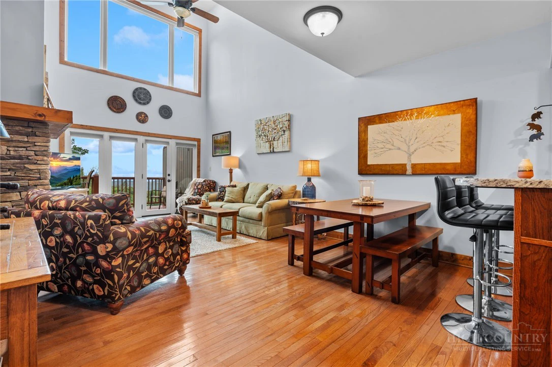Image number 8 for the current listing