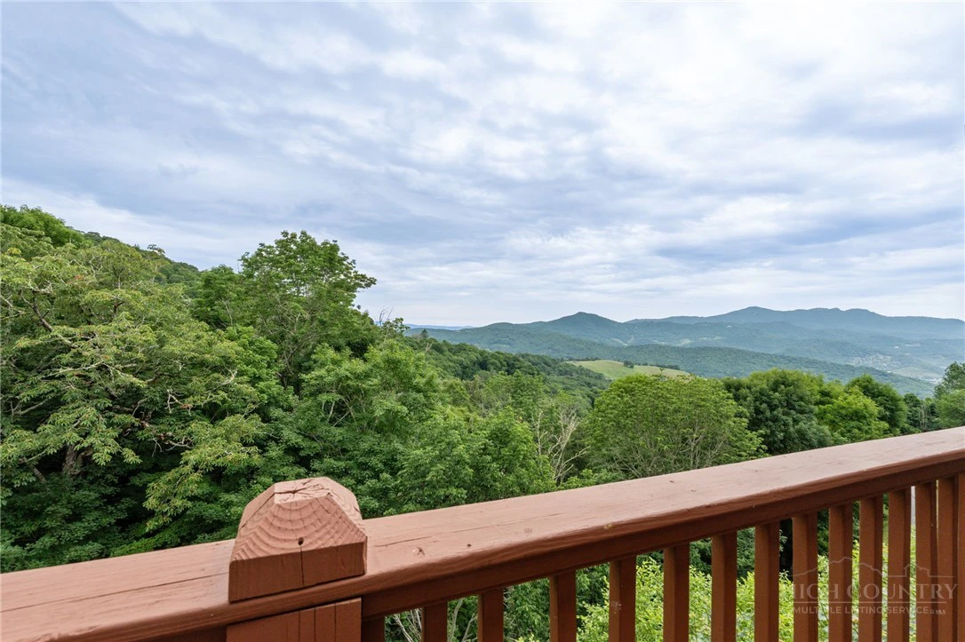 Image number 19 for the current listing