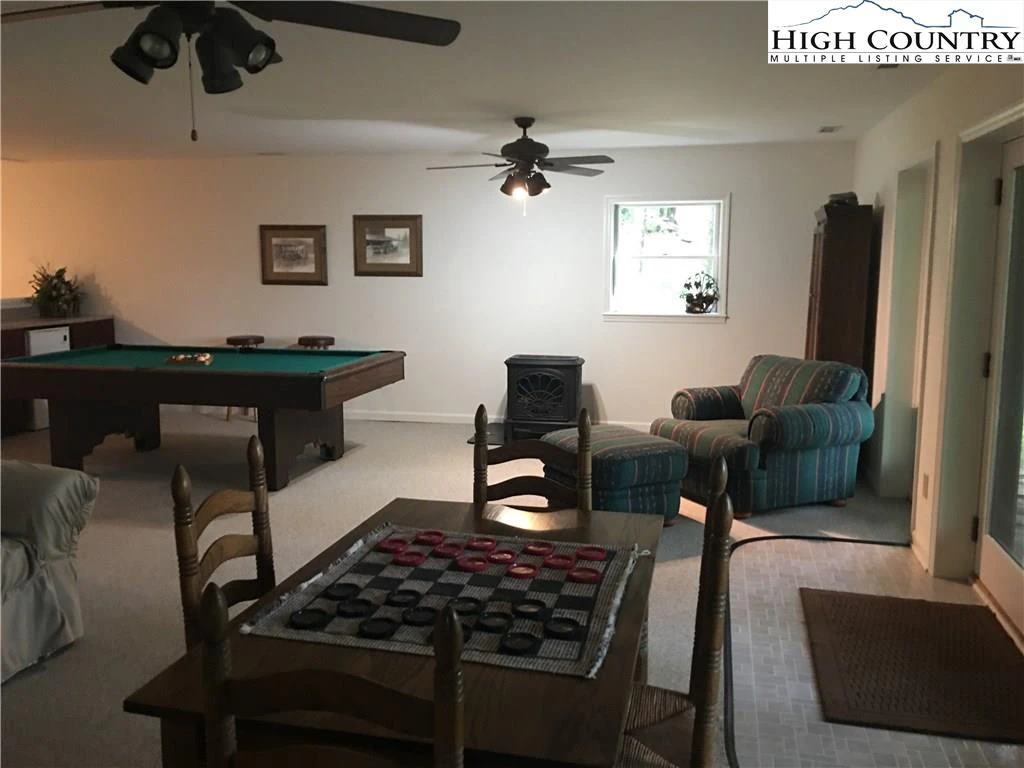 Image number 18 for the current listing