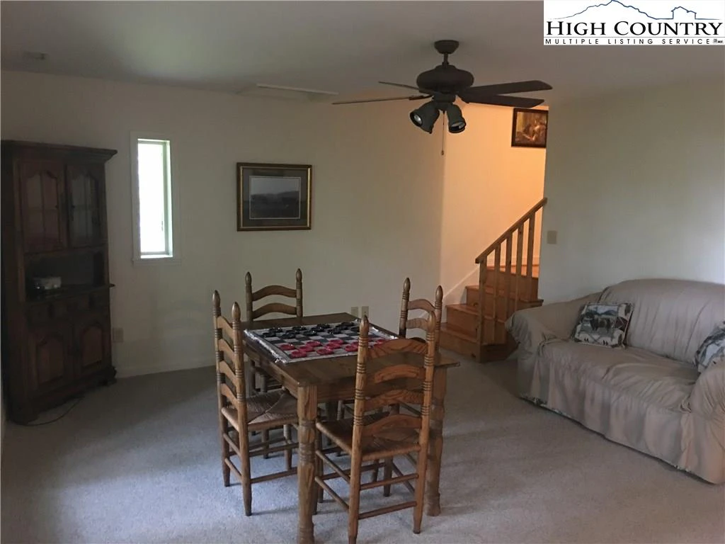 Image number 4 for the current listing