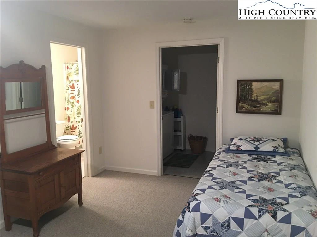 Image number 5 for the current listing
