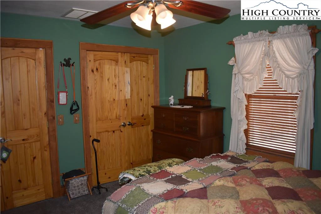 Image number 3 for the current listing