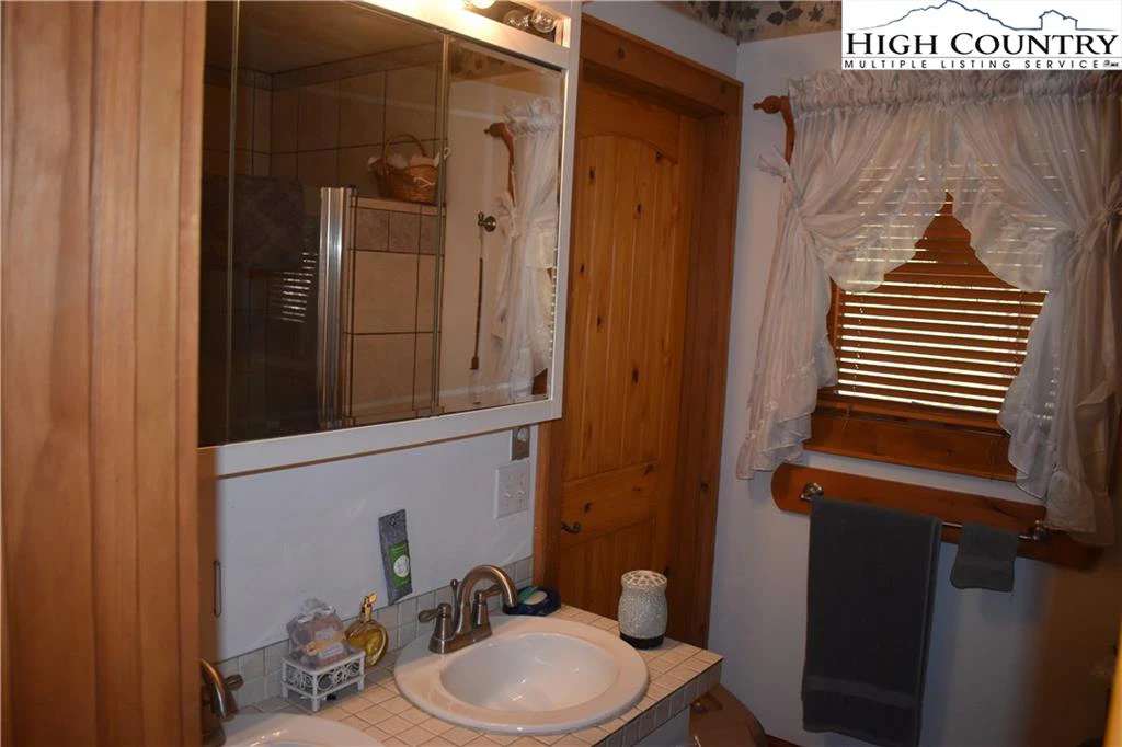 Image number 4 for the current listing