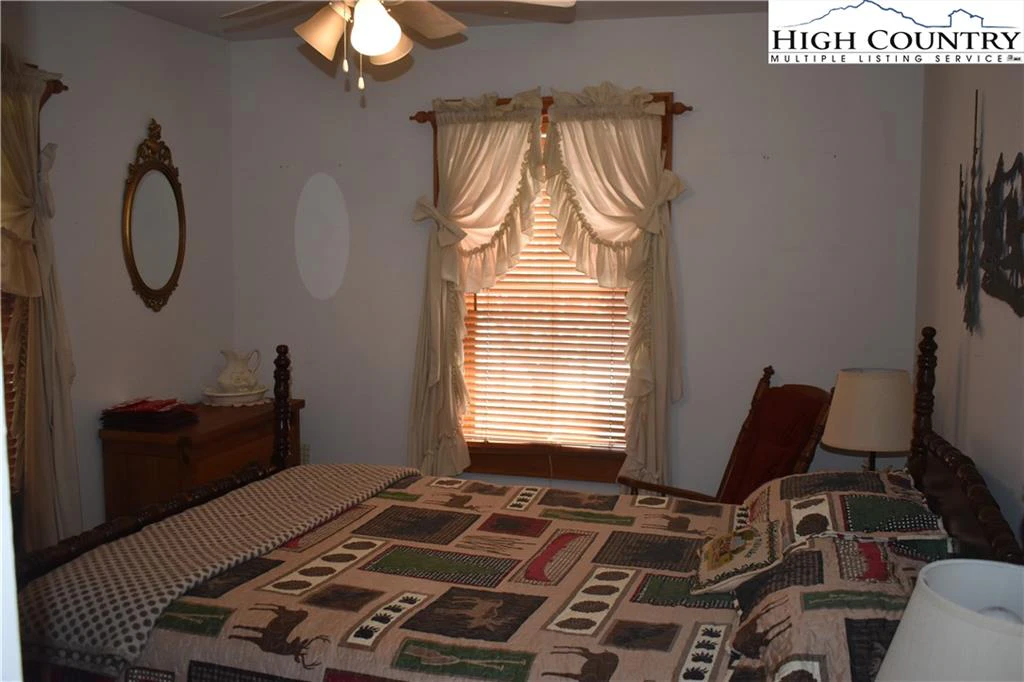 Image number 6 for the current listing