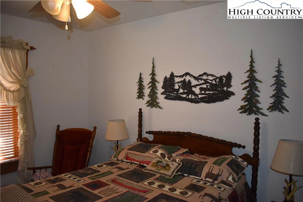 Image number 7 for the current listing