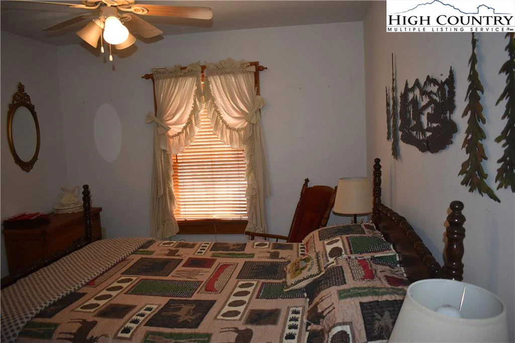 Image number 8 for the current listing