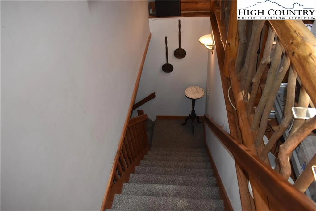 Image number 9 for the current listing