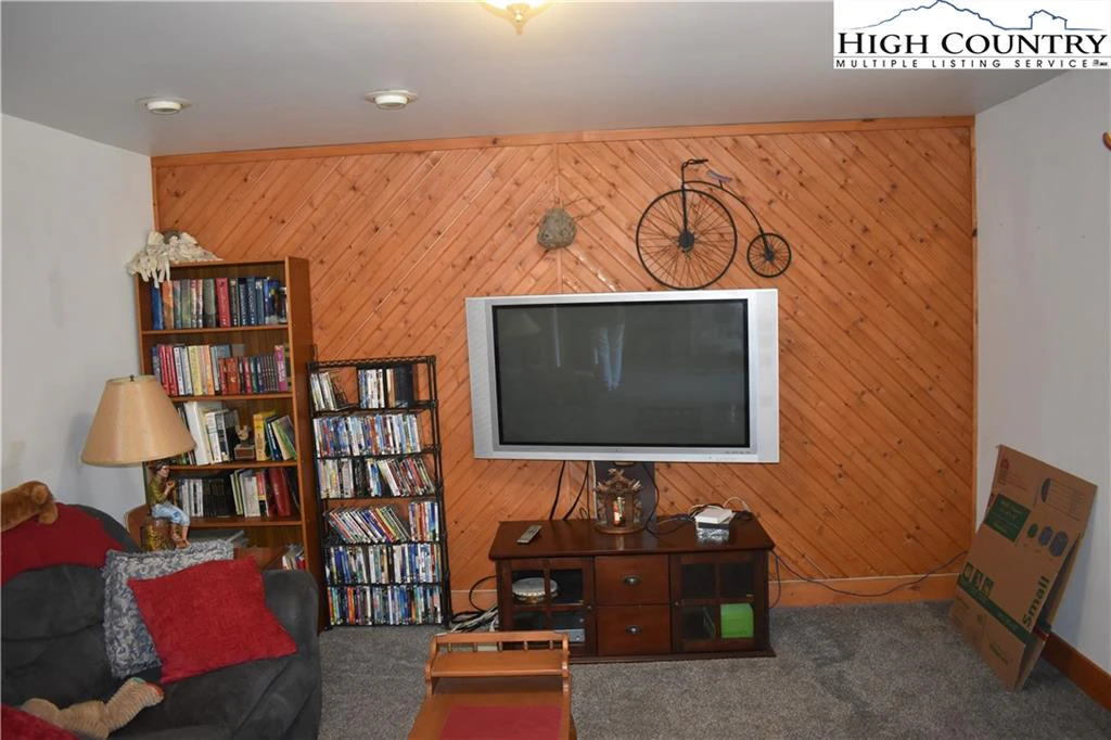 Image number 10 for the current listing