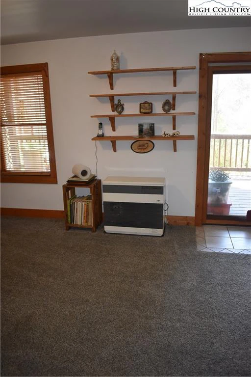 Image number 11 for the current listing