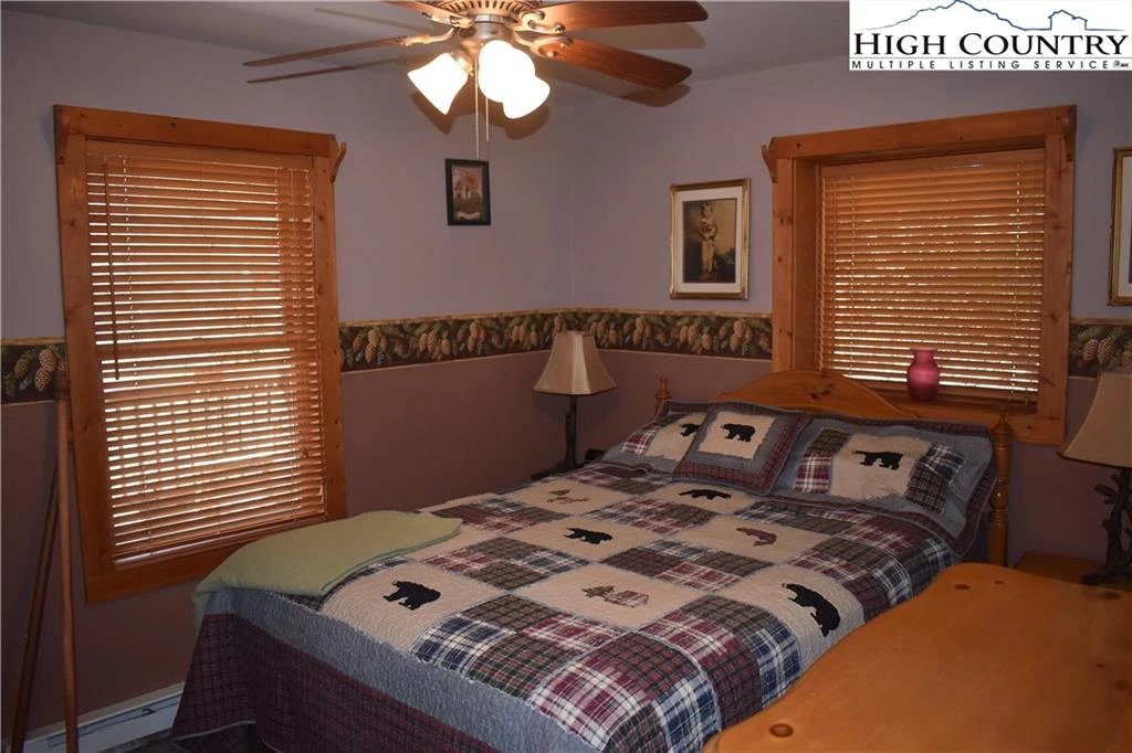 Image number 17 for the current listing