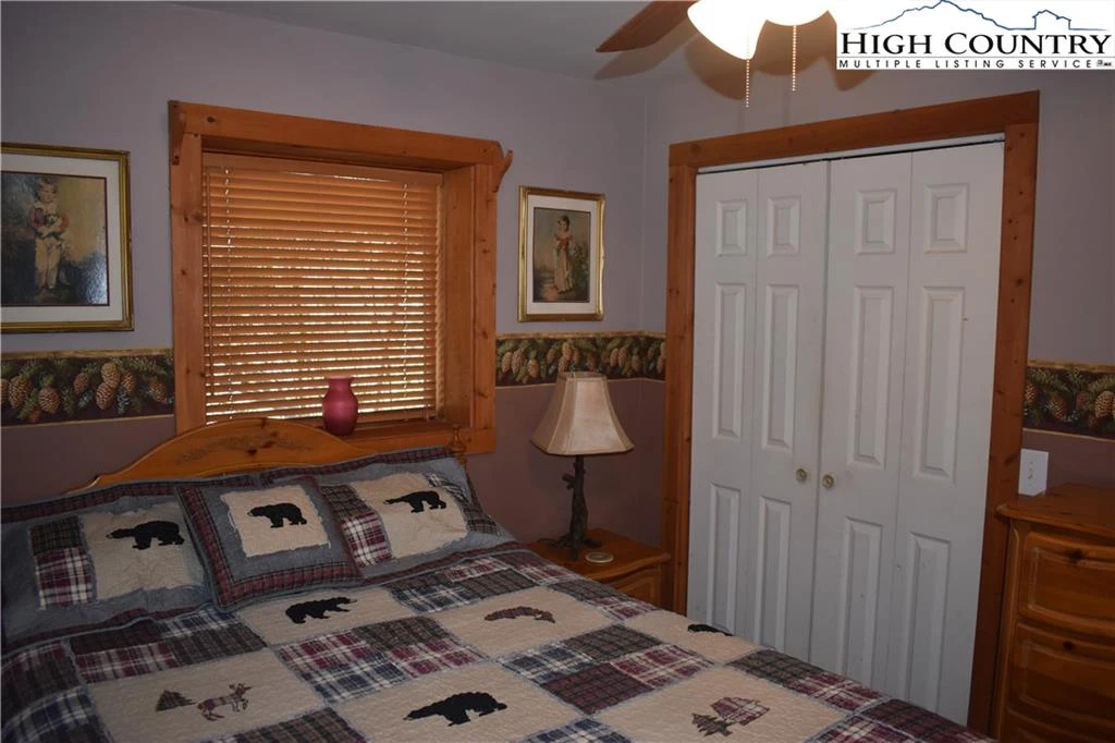 Image number 18 for the current listing