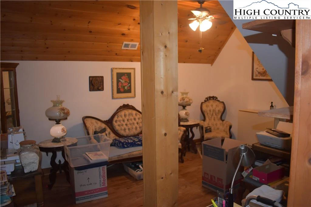 Image number 20 for the current listing