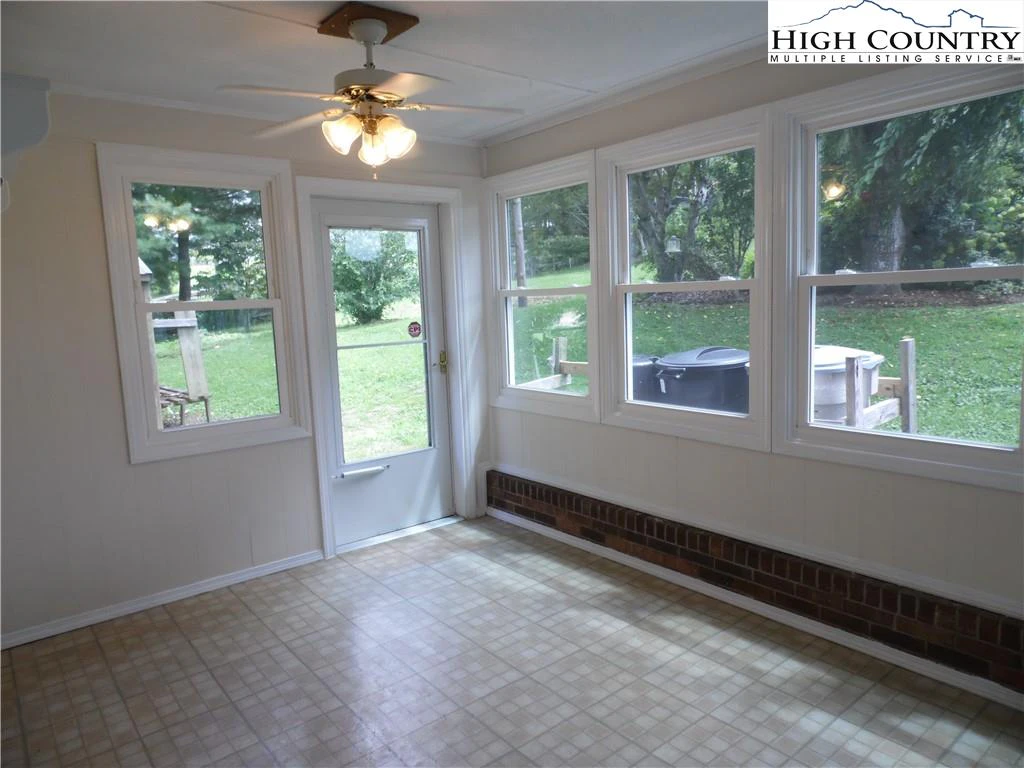 Image number 4 for the current listing