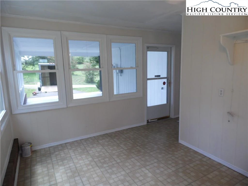 Image number 5 for the current listing