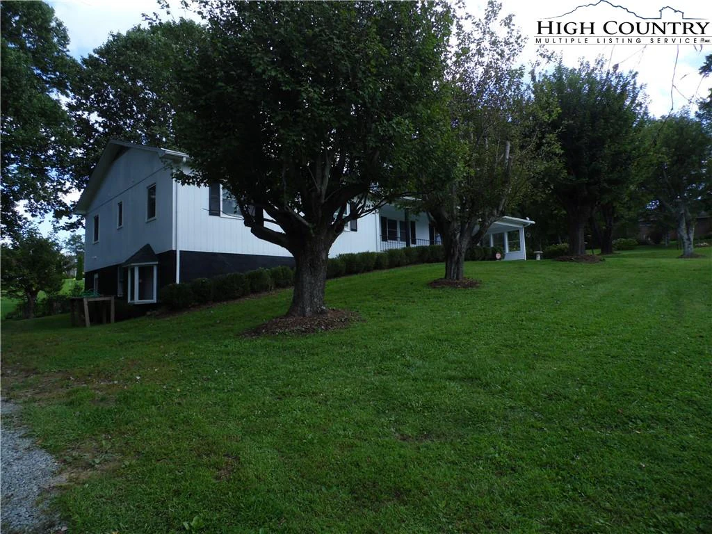 Image number 17 for the current listing