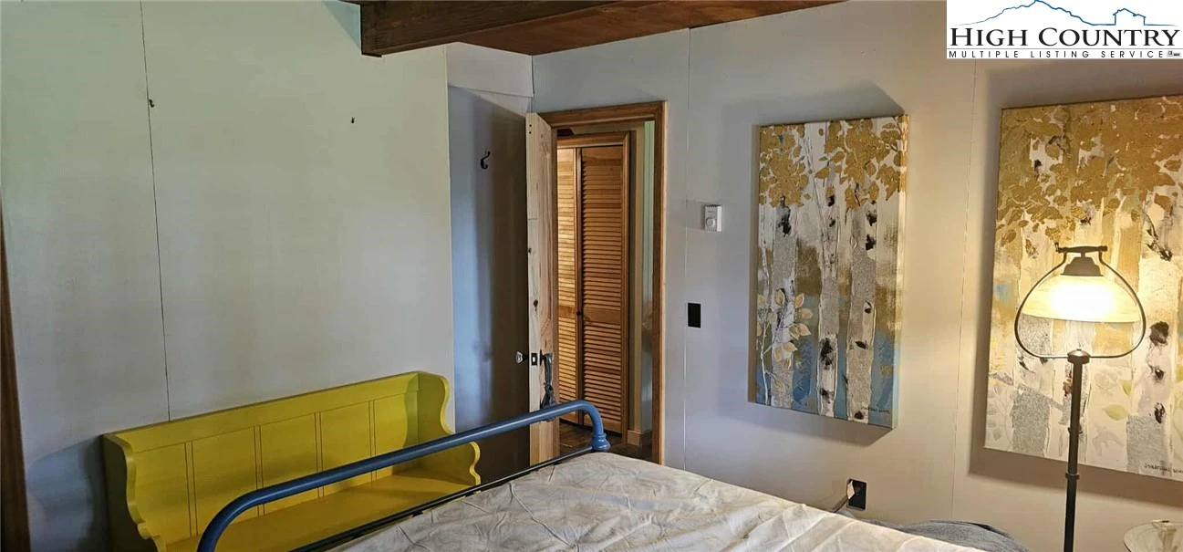 Image number 19 for the current listing