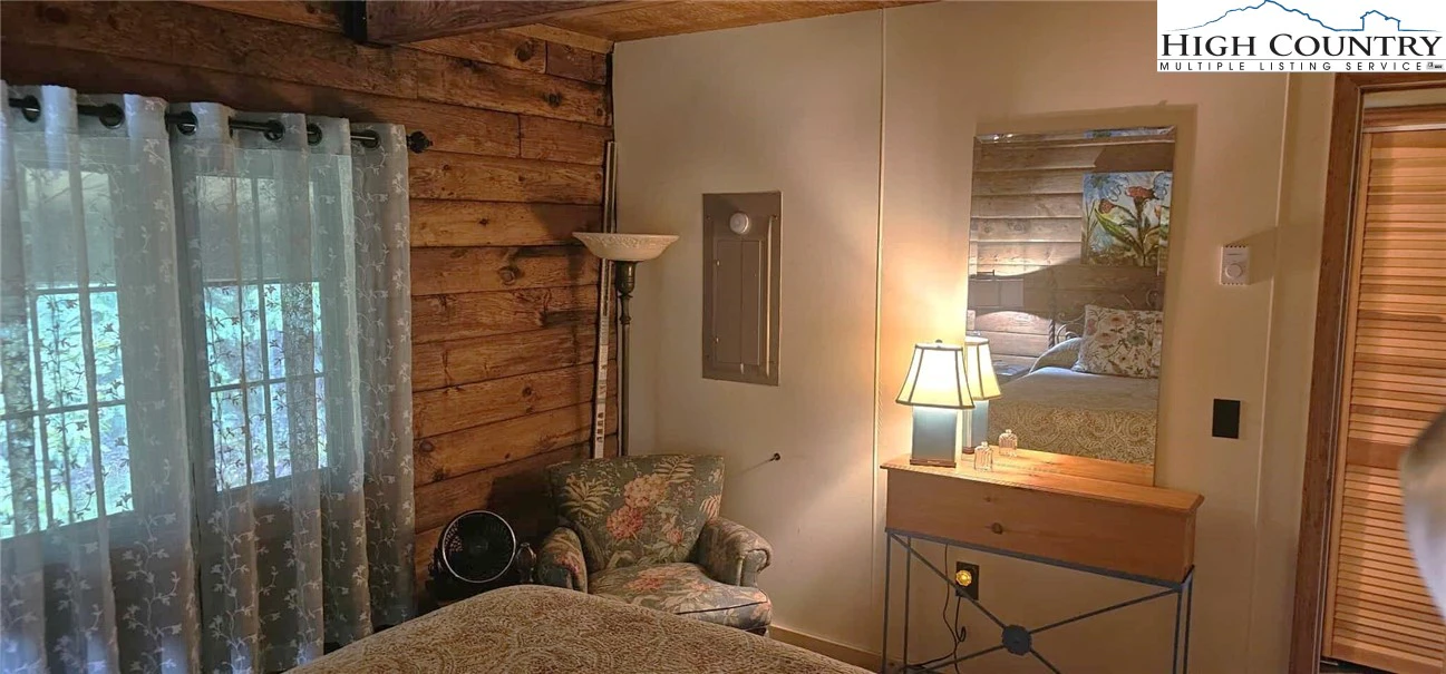 Image number 2 for the current listing