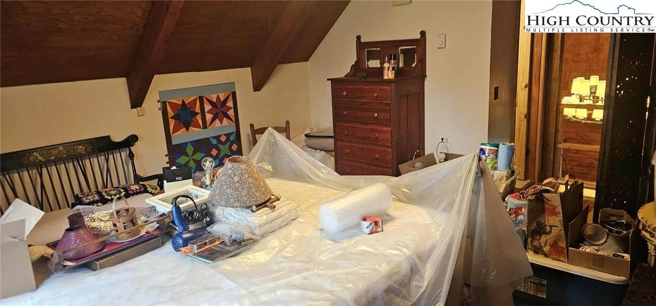 Image number 13 for the current listing