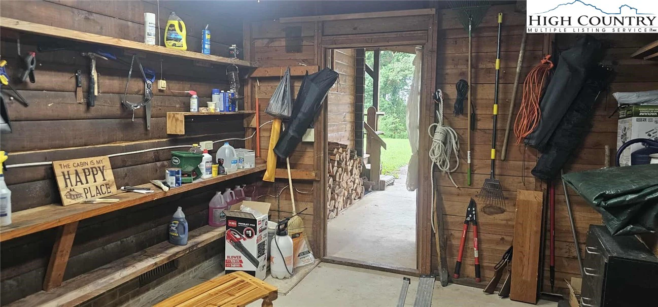 Image number 11 for the current listing