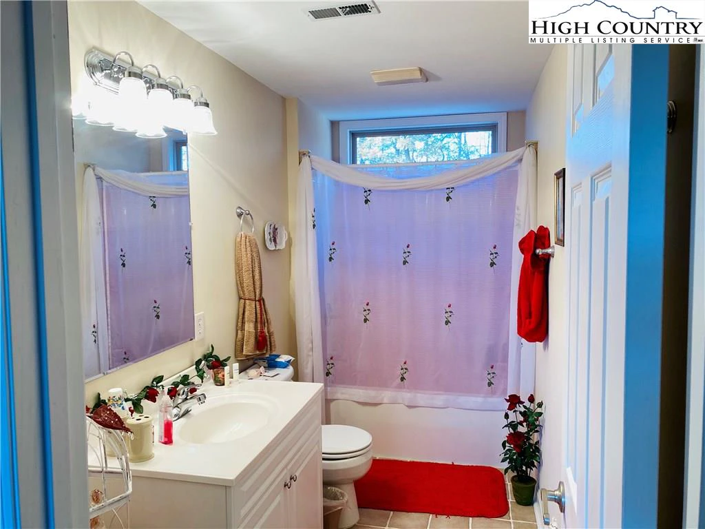 Image number 19 for the current listing
